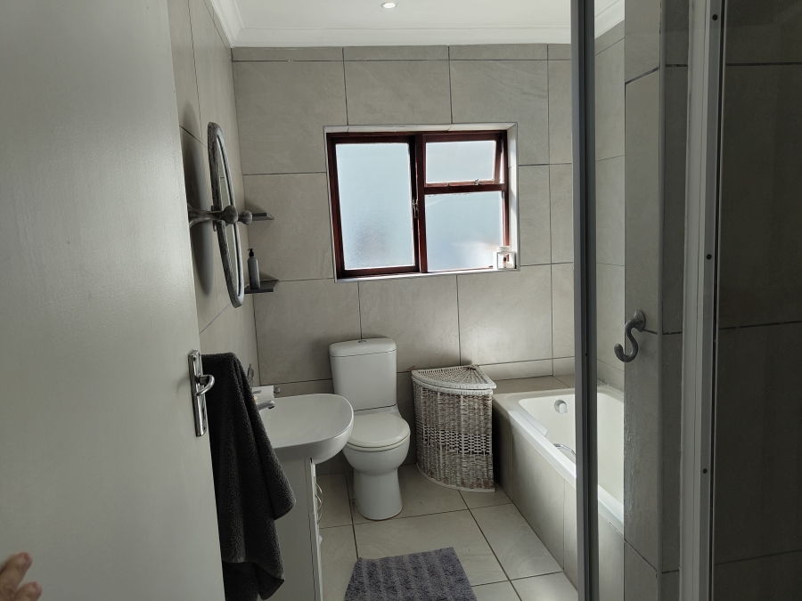 To Let 3 Bedroom Property for Rent in Stilbaai Wes Western Cape